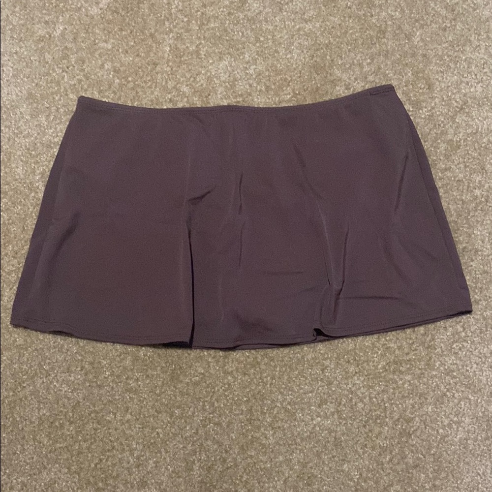 Ladies swim skirt. Brown color. Size 12. Good condition.
